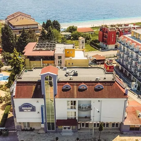 Хотел Dolphin 2*