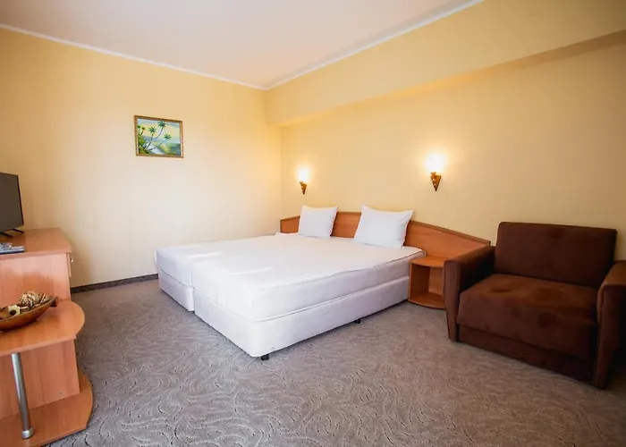 Dolphin Хотел Равда