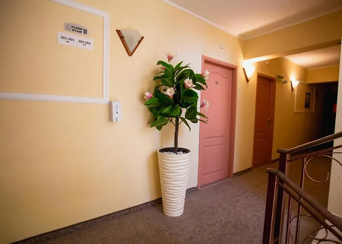 Хотел Dolphin Равда